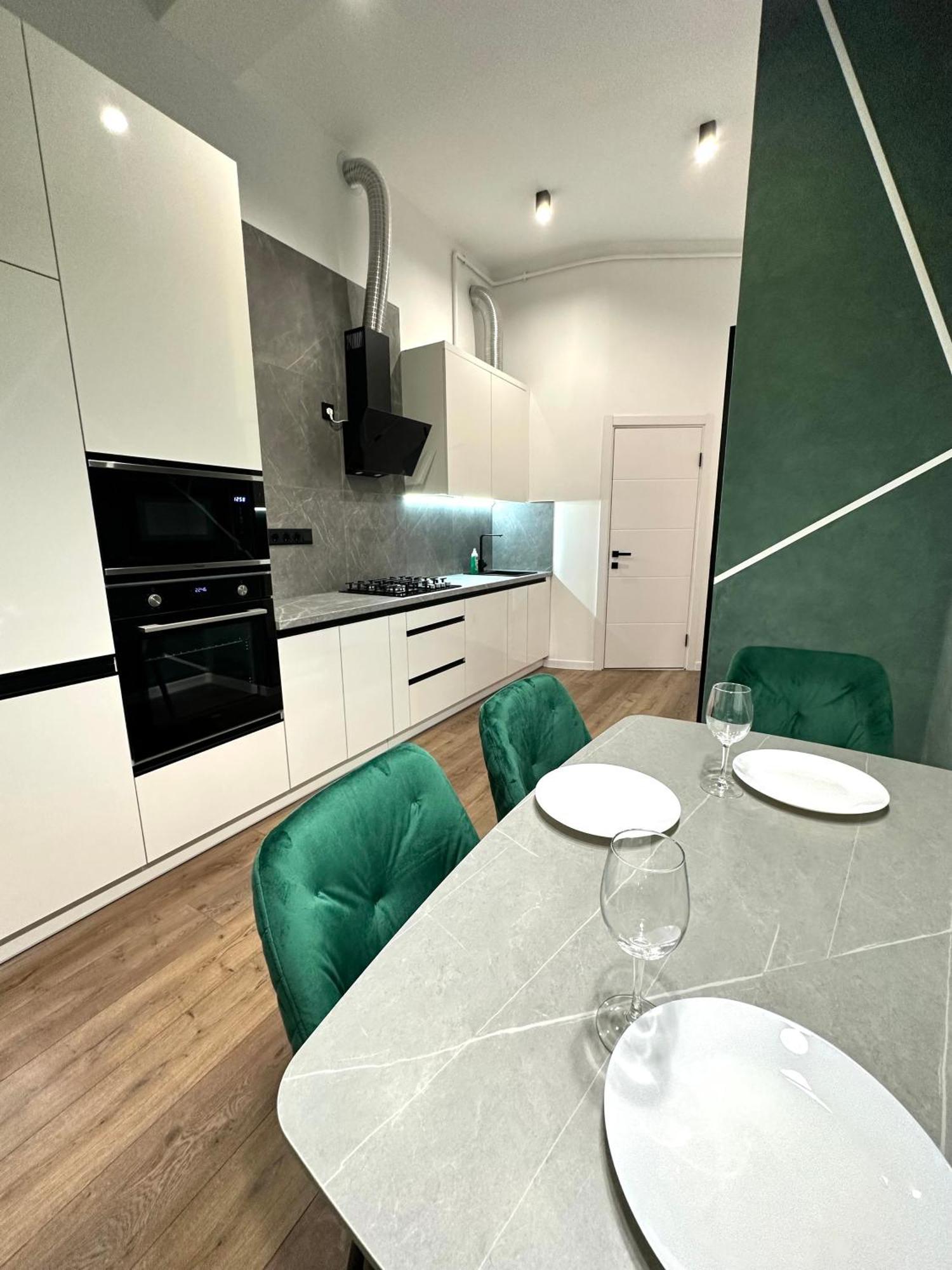 Romantic Apartments - In The Center Of Lviv , King-Size Bed 외부 사진