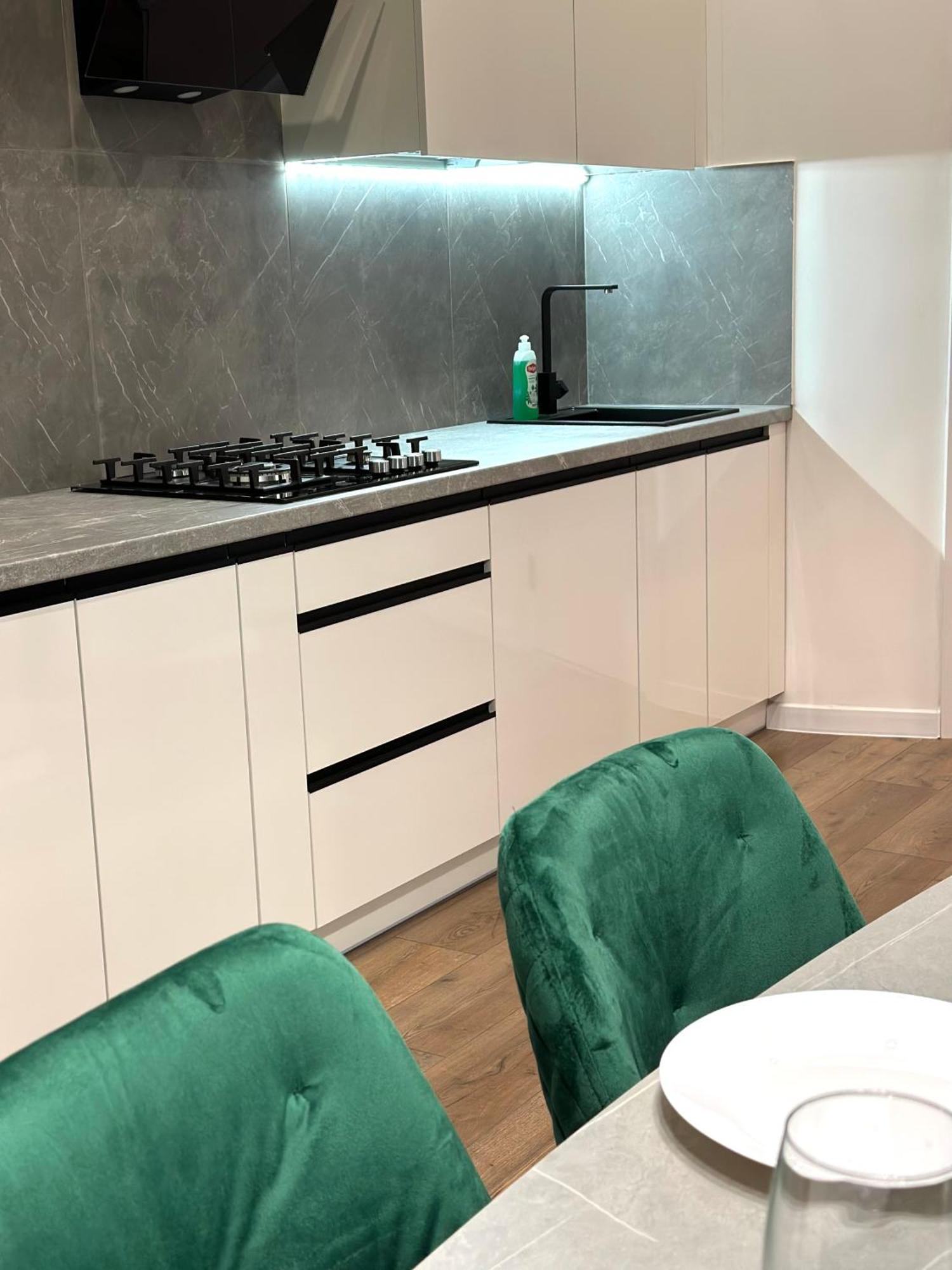 Romantic Apartments - In The Center Of Lviv , King-Size Bed 외부 사진