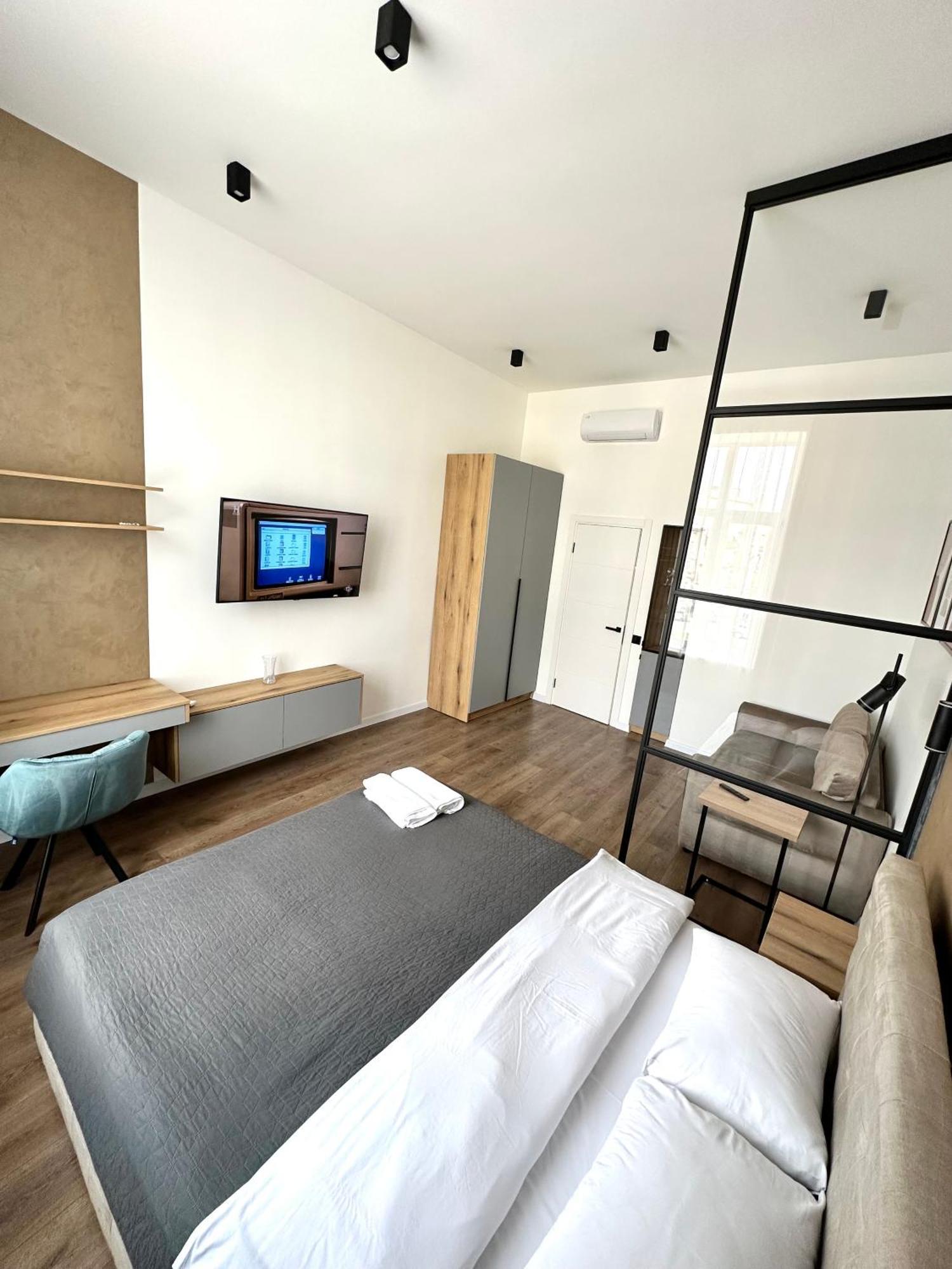 Romantic Apartments - In The Center Of Lviv , King-Size Bed 외부 사진