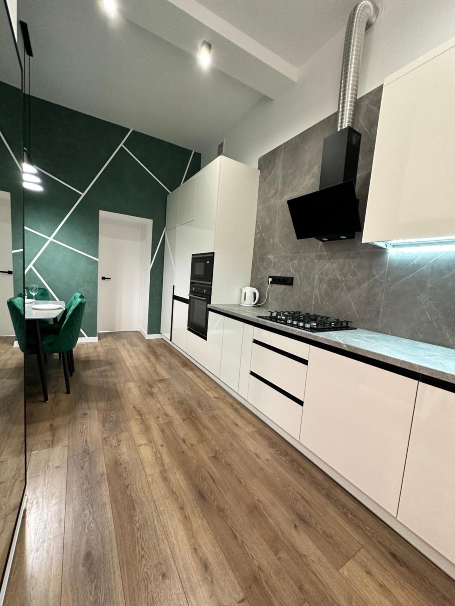 Romantic Apartments - In The Center Of Lviv , King-Size Bed 외부 사진